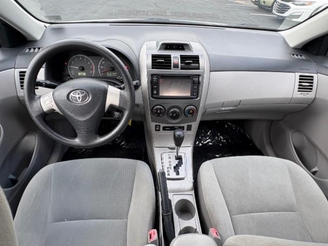 Toyota Corolla 4dr Sdn Auto LE Special Edition (Natl) 2013