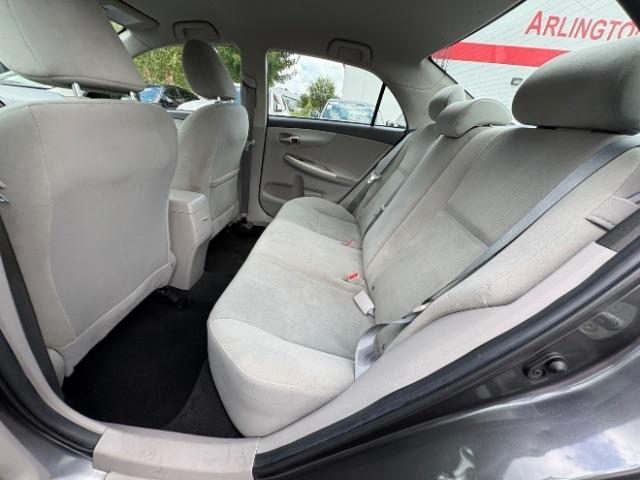 Toyota Corolla 4dr Sdn Auto LE Special Edition (Natl) 2013
