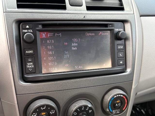 Toyota Corolla 4dr Sdn Auto LE Special Edition (Natl) 2013