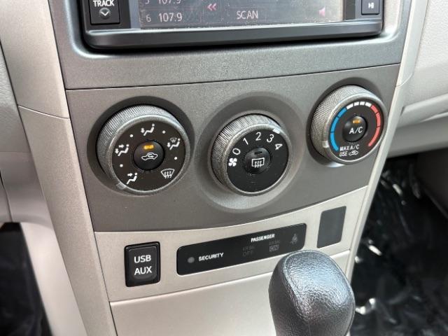 Toyota Corolla 4dr Sdn Auto LE Special Edition (Natl) 2013