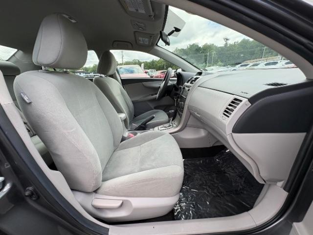 Toyota Corolla 4dr Sdn Auto LE Special Edition (Natl) 2013