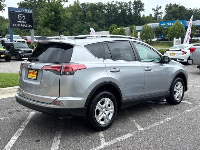 Toyota RAV4 LE AWD (Natl) 2017