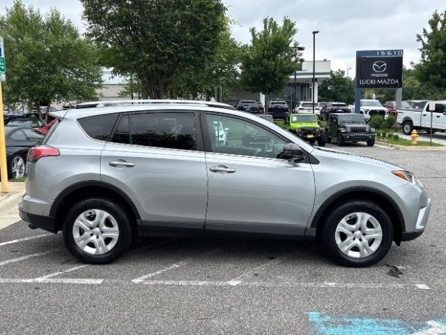 Toyota RAV4 LE AWD (Natl) 2017