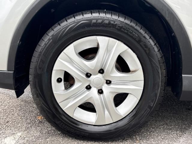 Toyota RAV4 LE AWD (Natl) 2017