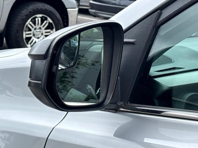 Toyota RAV4 LE AWD (Natl) 2017