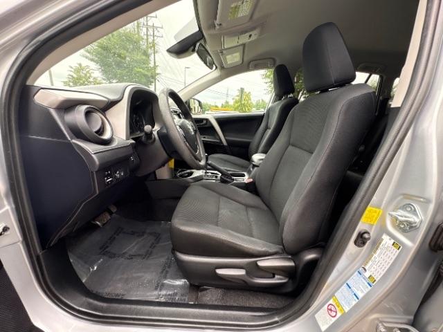 Toyota RAV4 LE AWD (Natl) 2017