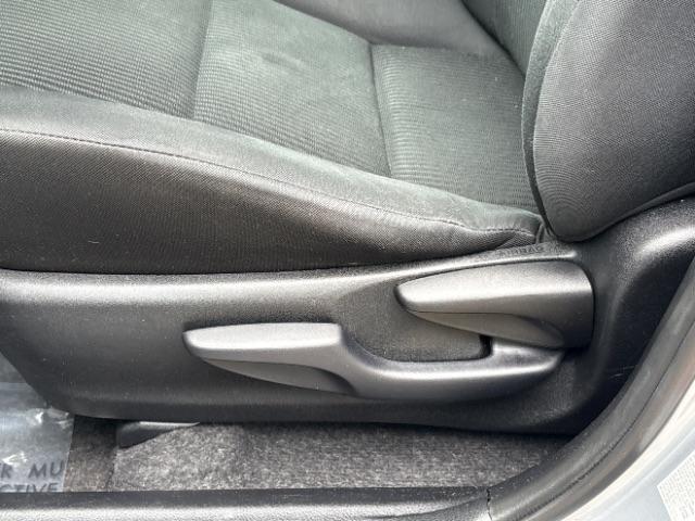 Toyota RAV4 LE AWD (Natl) 2017