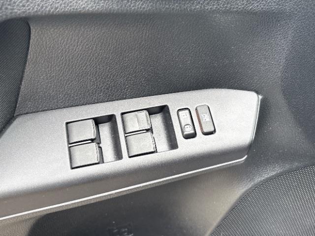 Toyota RAV4 LE AWD (Natl) 2017