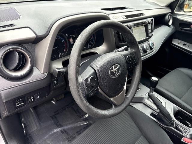 Toyota RAV4 LE AWD (Natl) 2017