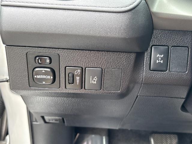 Toyota RAV4 LE AWD (Natl) 2017