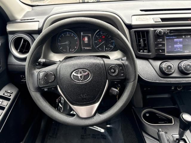 Toyota RAV4 LE AWD (Natl) 2017