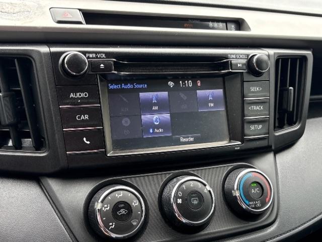 Toyota RAV4 LE AWD (Natl) 2017