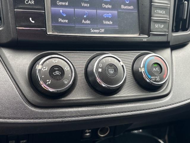 Toyota RAV4 LE AWD (Natl) 2017