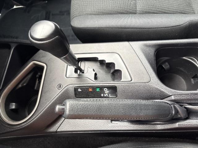 Toyota RAV4 LE AWD (Natl) 2017