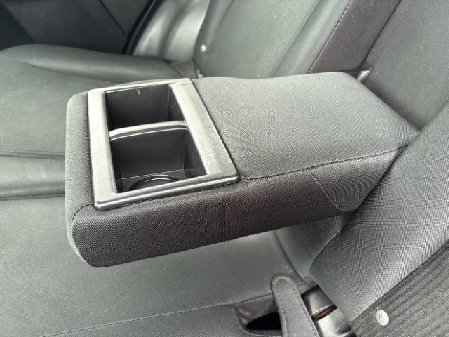 Toyota RAV4 LE AWD (Natl) 2017
