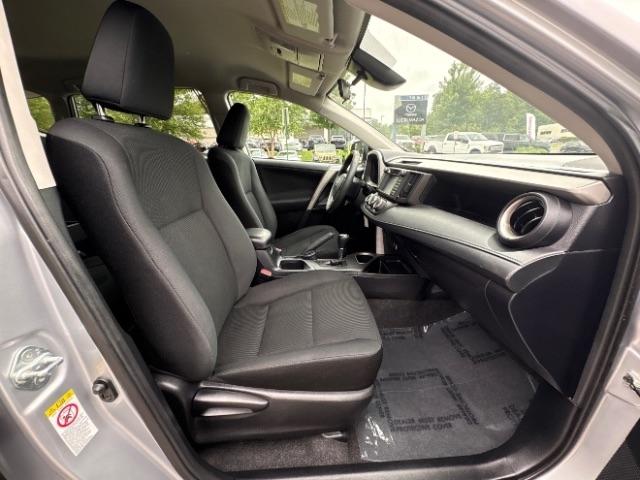 Toyota RAV4 LE AWD (Natl) 2017