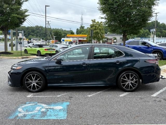 Toyota Camry SE Auto (Natl) 2021