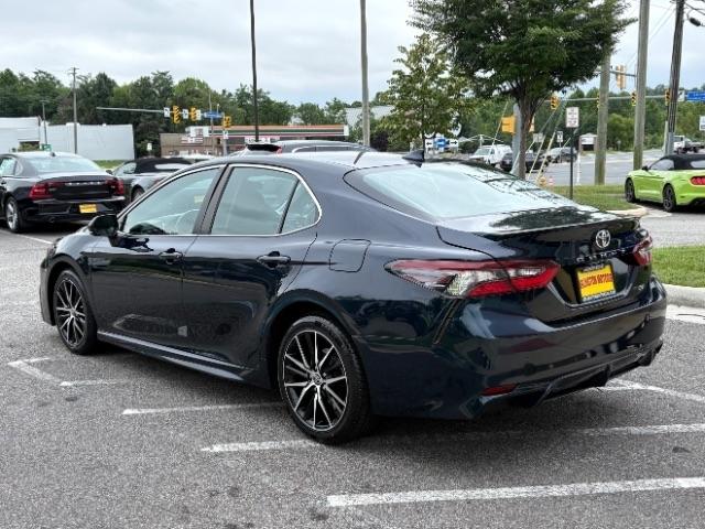 Toyota Camry SE Auto (Natl) 2021