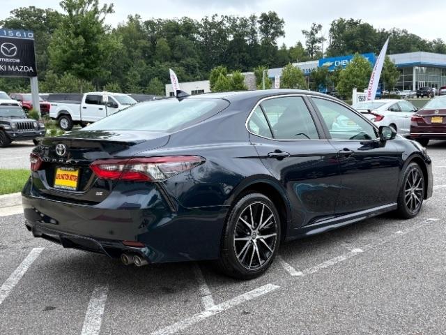 Toyota Camry SE Auto (Natl) 2021