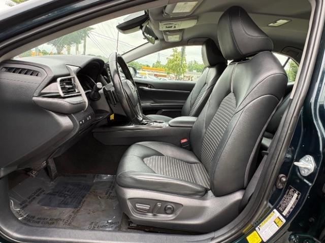 Toyota Camry SE Auto (Natl) 2021