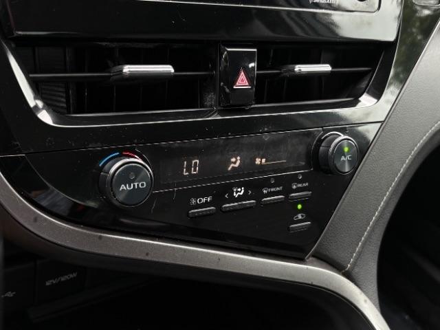 Toyota Camry SE Auto (Natl) 2021