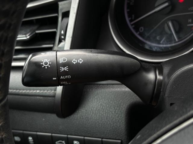 Toyota Camry SE Auto (Natl) 2021