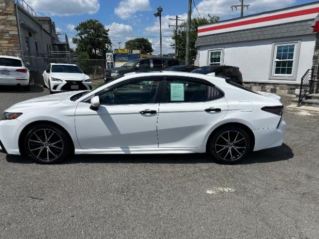 Toyota Camry Hybrid SE Nightshade CVT (Natl) 2023