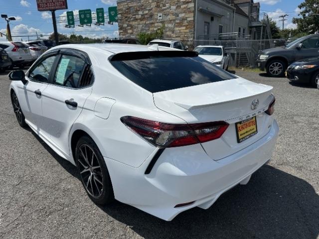 Toyota Camry Hybrid SE Nightshade CVT (Natl) 2023