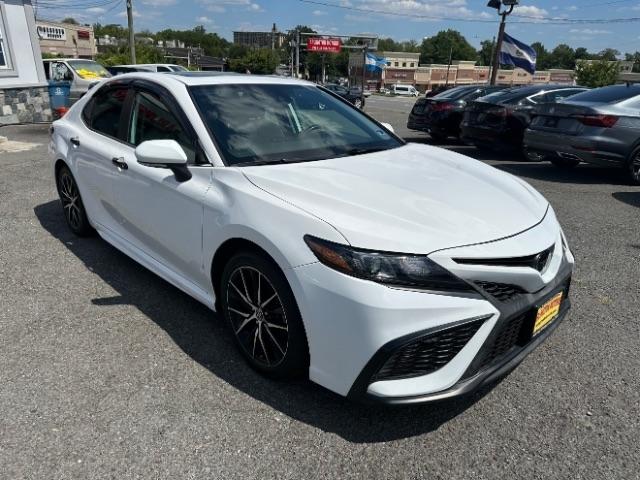 Toyota Camry Hybrid SE Nightshade CVT (Natl) 2023