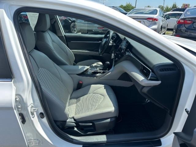 Toyota Camry Hybrid SE Nightshade CVT (Natl) 2023
