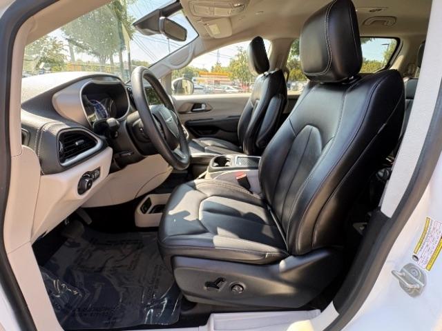 Chrysler Pacifica Hybrid Touring L FWD 2023