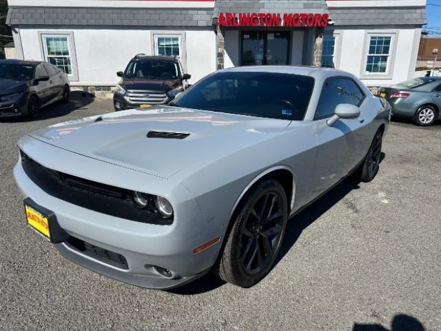 Dodge Challenger SXT RWD 2021