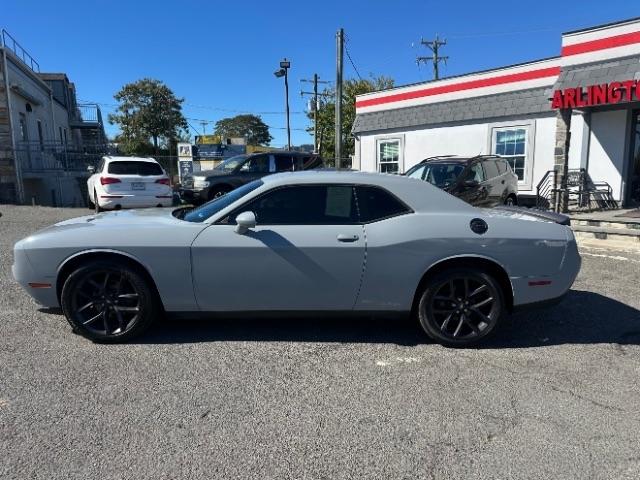 Dodge Challenger SXT RWD 2021