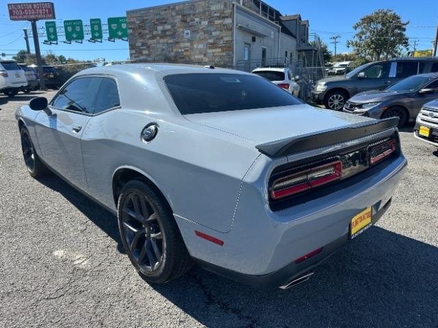 Dodge Challenger SXT RWD 2021