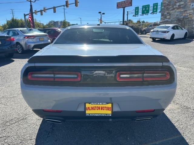 Dodge Challenger SXT RWD 2021