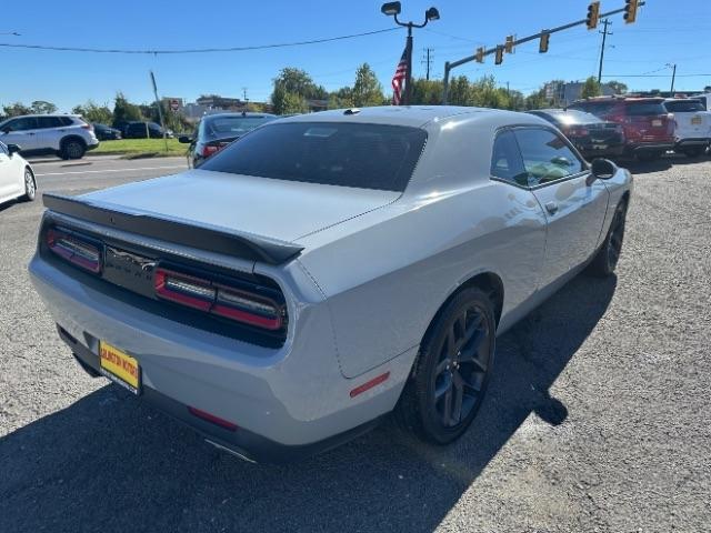 Dodge Challenger SXT RWD 2021