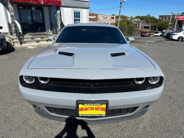 Dodge Challenger SXT RWD 2021