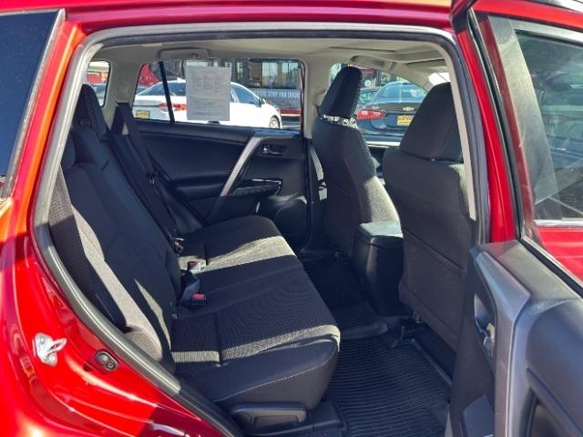 Toyota RAV4 XLE AWD (Natl) 2017