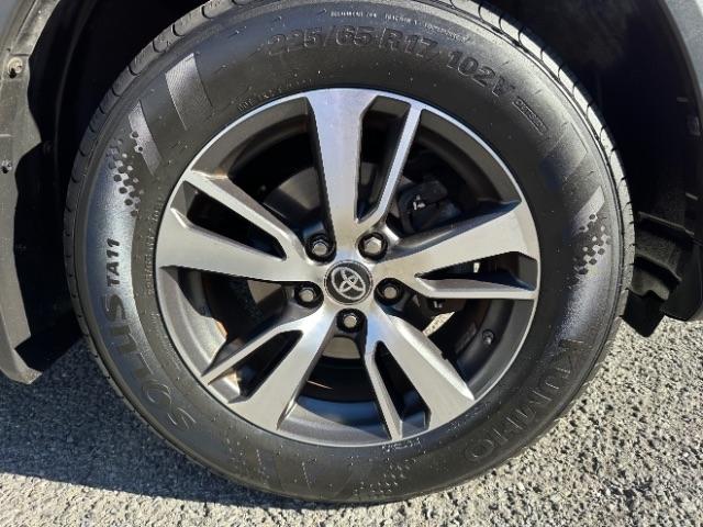 Toyota RAV4 XLE AWD (Natl) 2017