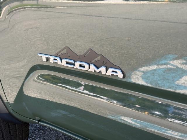 Toyota Tacoma 2WD TRD Off Road Double Cab 5' Bed V6 AT (Natl) 2022