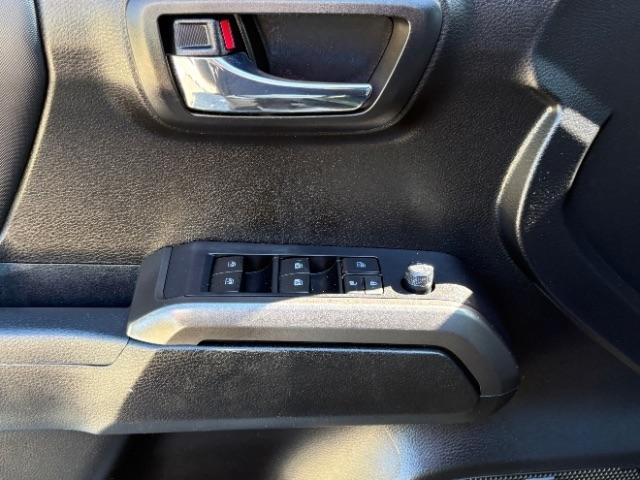Toyota Tacoma 2WD TRD Off Road Double Cab 5' Bed V6 AT (Natl) 2022