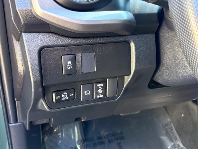 Toyota Tacoma 2WD TRD Off Road Double Cab 5' Bed V6 AT (Natl) 2022