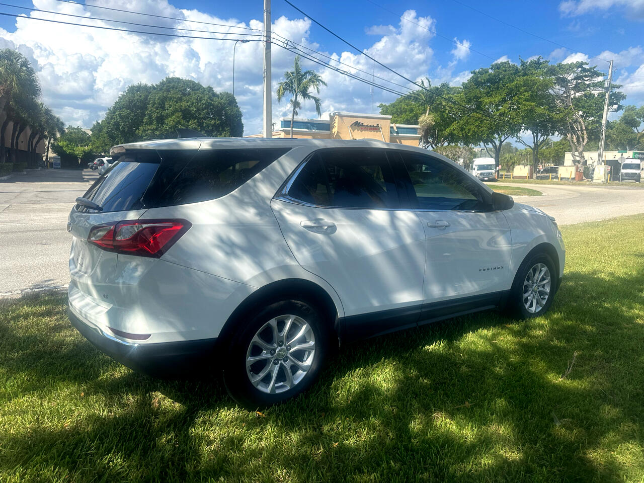 2019 Chevrolet Equinox LT photo 2