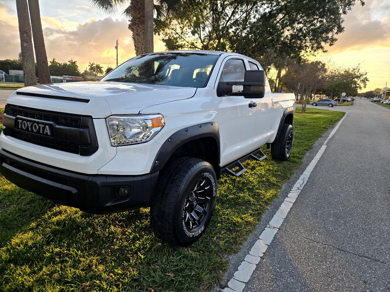 Toyota Tundra SR5 4.6L V8 Double Cab 2WD 2015