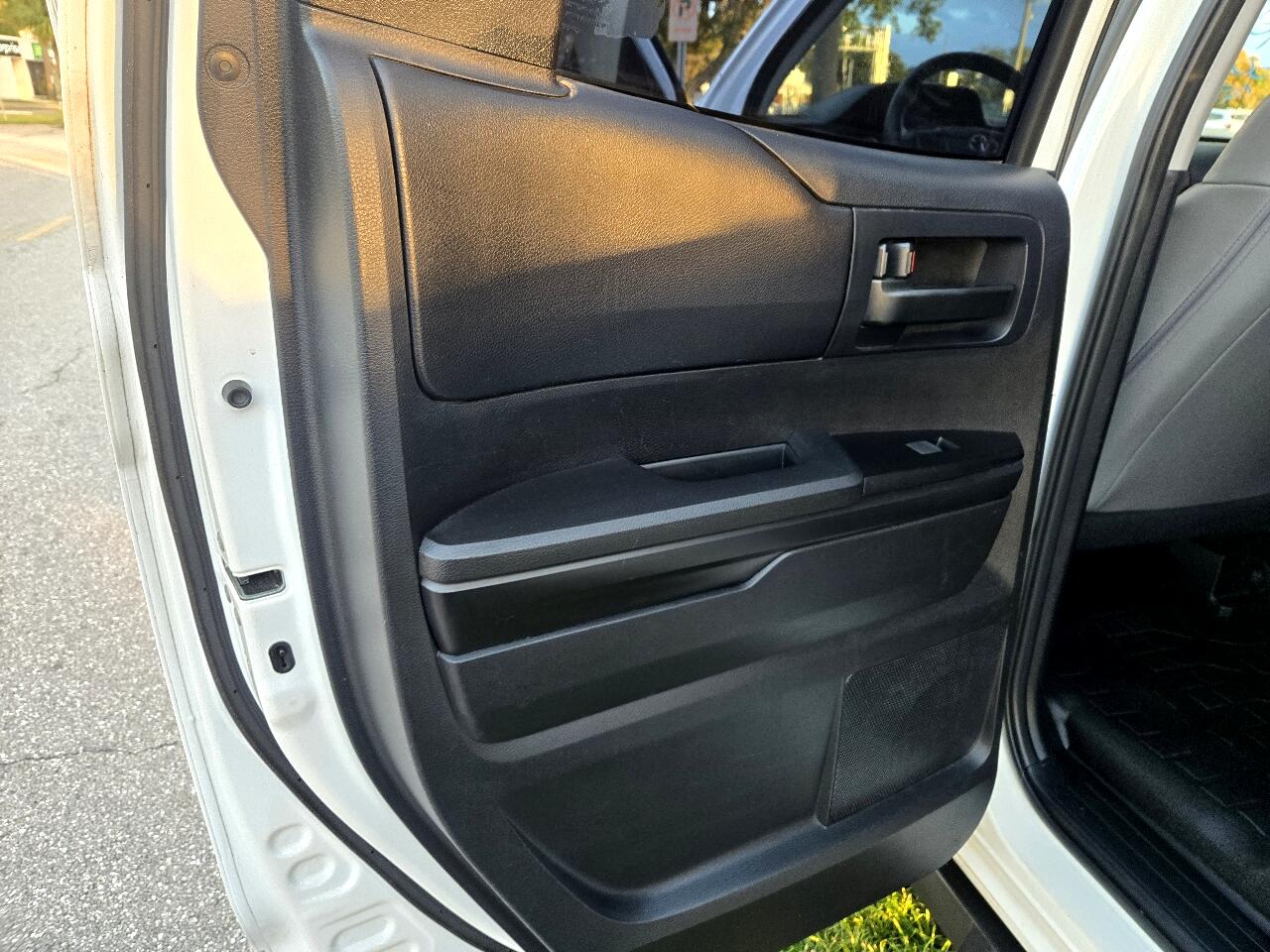 Toyota Tundra SR5 4.6L V8 Double Cab 2WD 2015