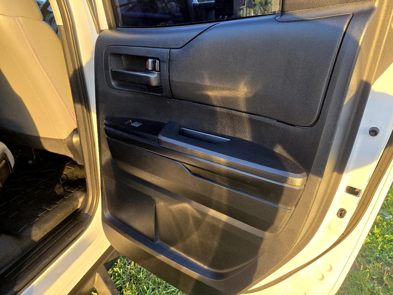 Toyota Tundra SR5 4.6L V8 Double Cab 2WD 2015