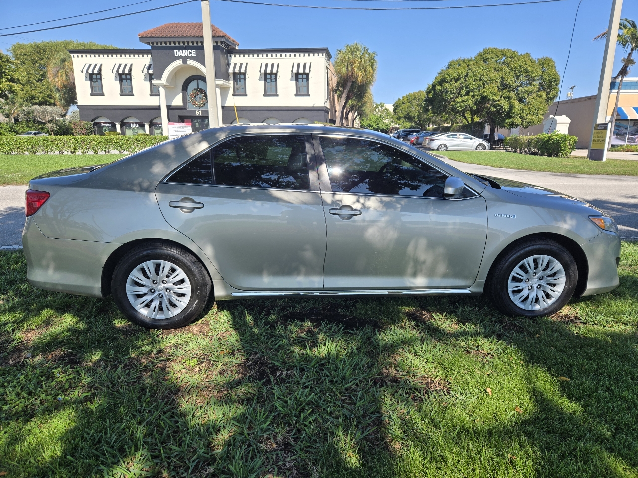 Toyota Camry Hybrid XLE 2014