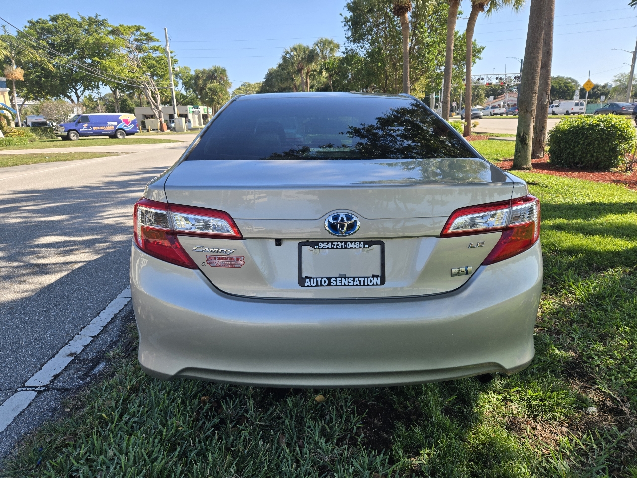 Toyota Camry Hybrid XLE 2014