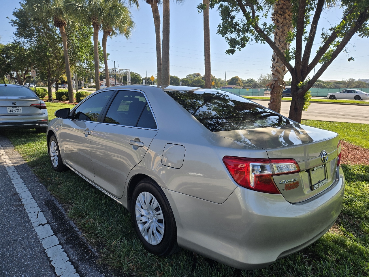 Toyota Camry Hybrid XLE 2014