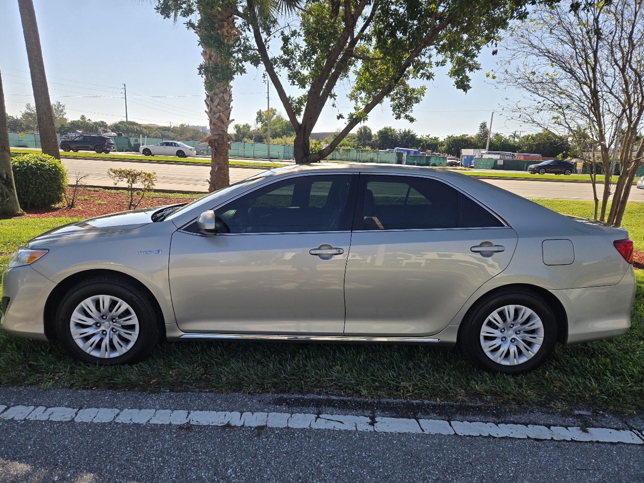 Toyota Camry Hybrid XLE 2014